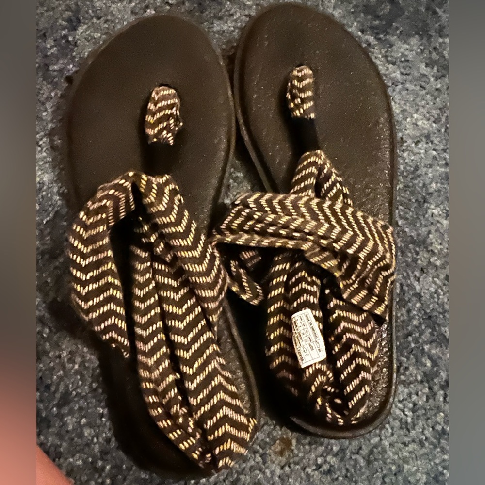 Sanuk yoga matt sandals
